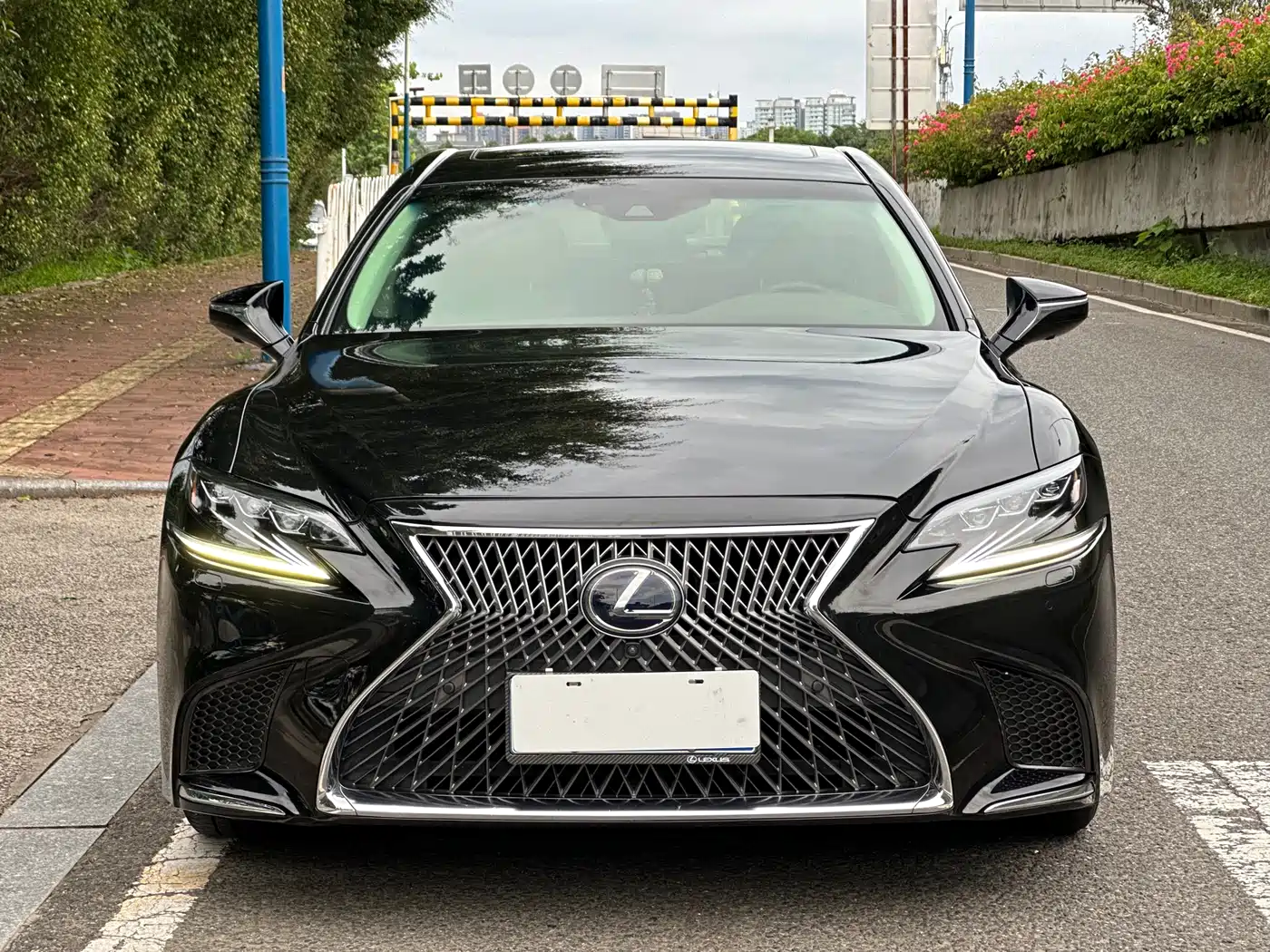 Lexus LS 2018 500h Excellence Edition China V фото 2