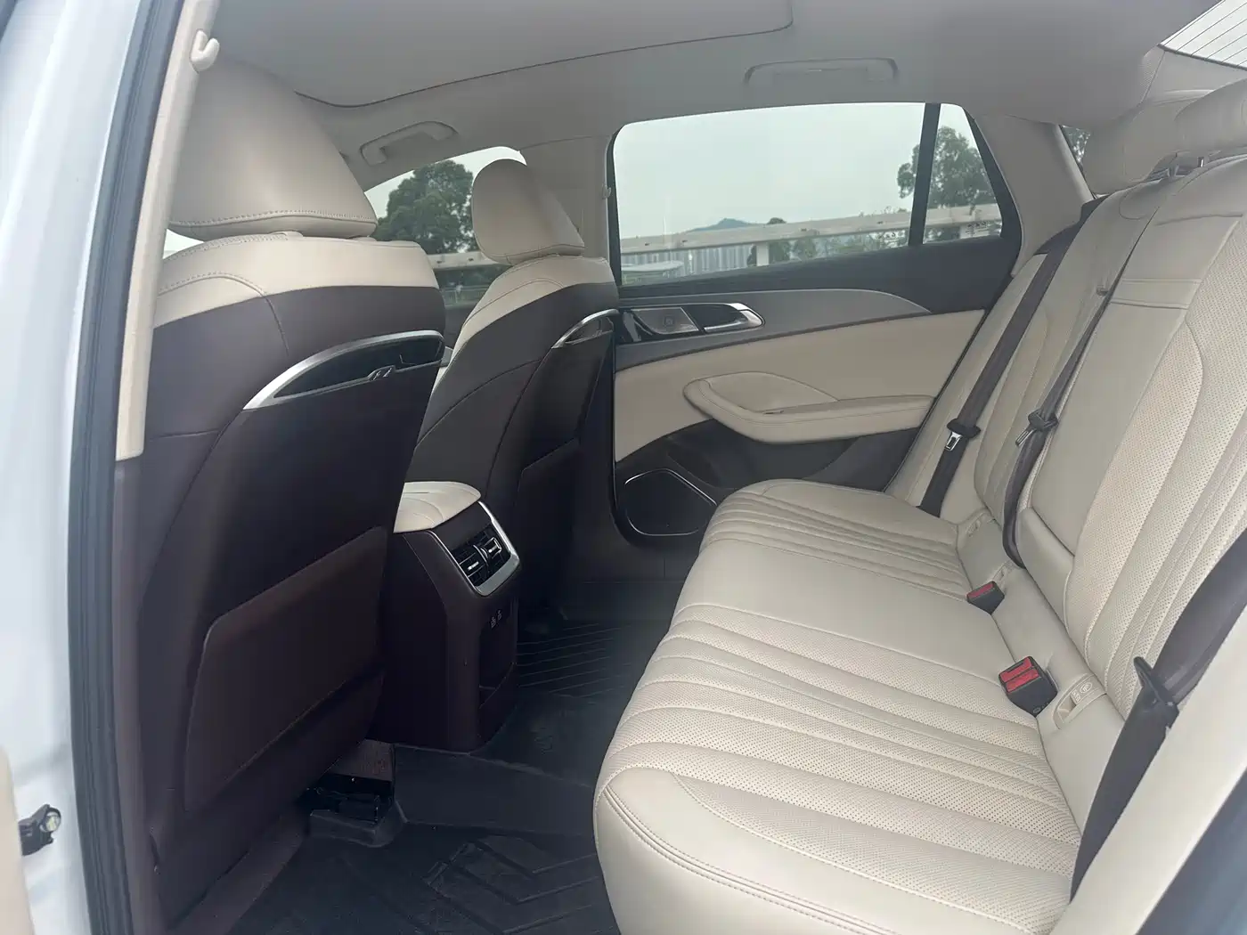 Hongqi H5 2023 2.0T Auto Smart Connect Flag Comfort фото 6