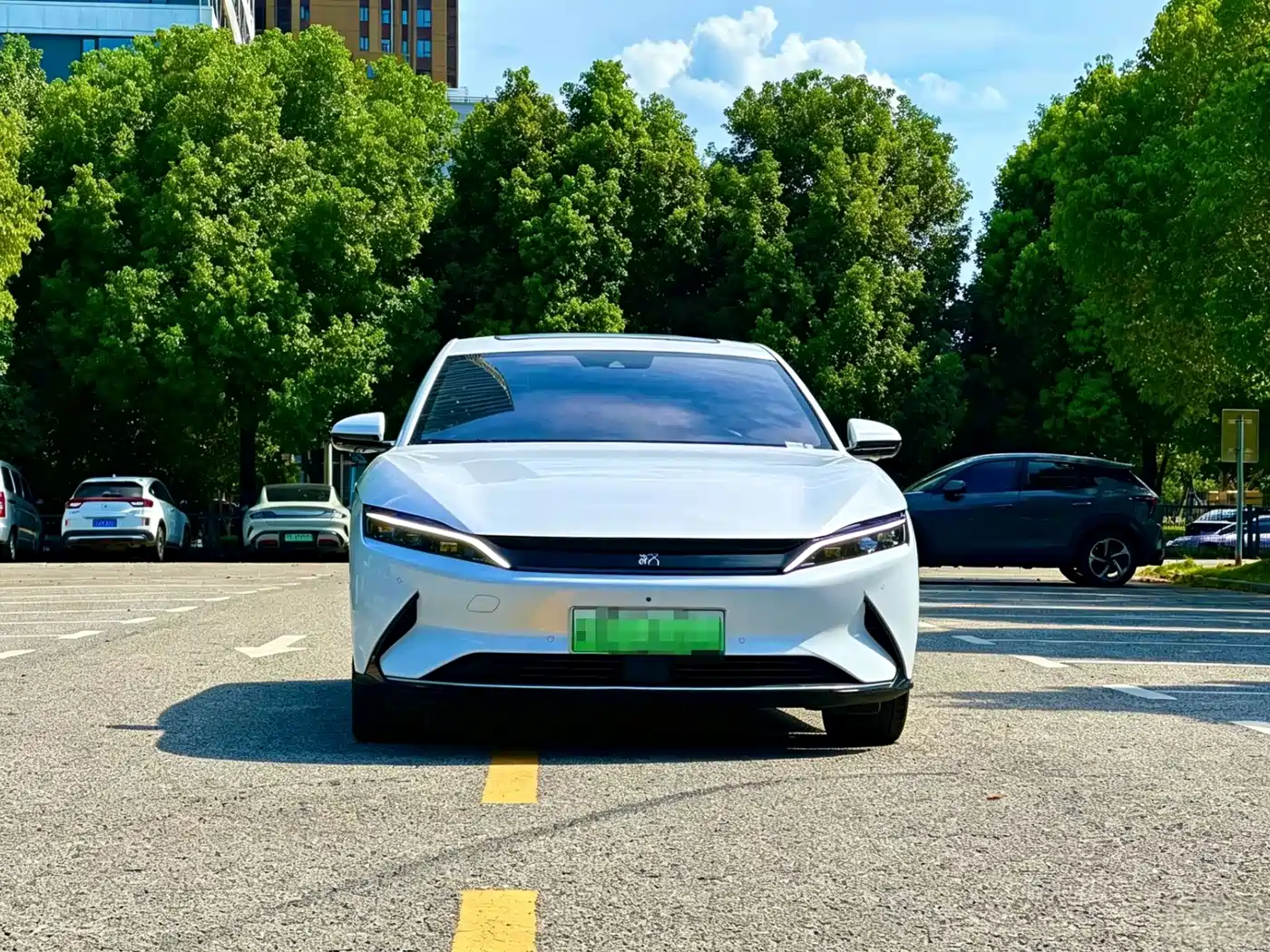 Фото 2 - BYD Han