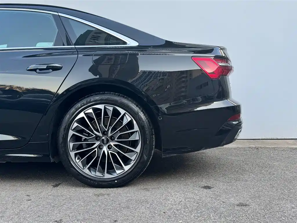 Audi A6L New Energy 2020 55 TFSI e quattro фото 23