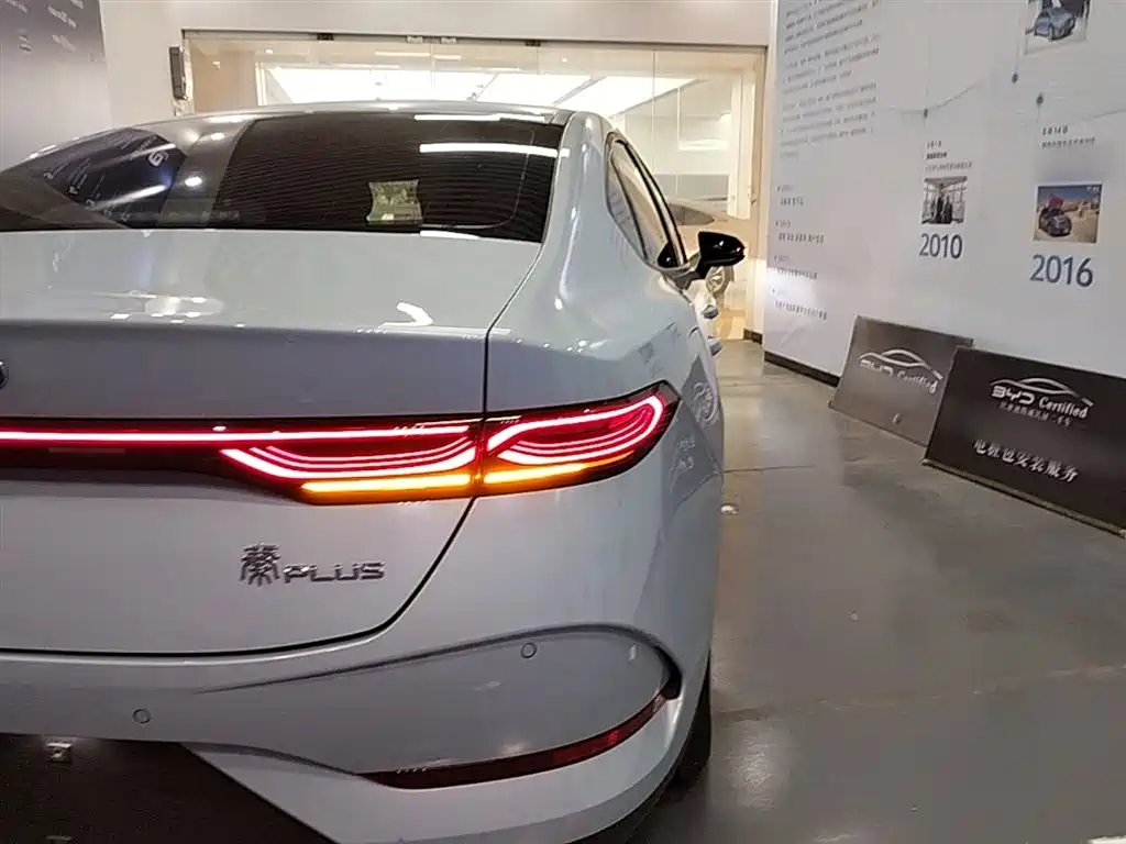 BYD Qin PLUS 2025 DM-i Smart Drive 55KM Leader фото 8