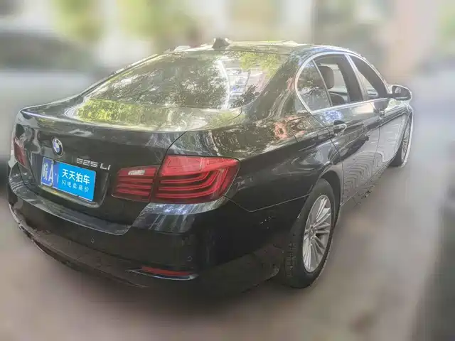 BMW 5 Series 2014 525Li Leading — фото 2