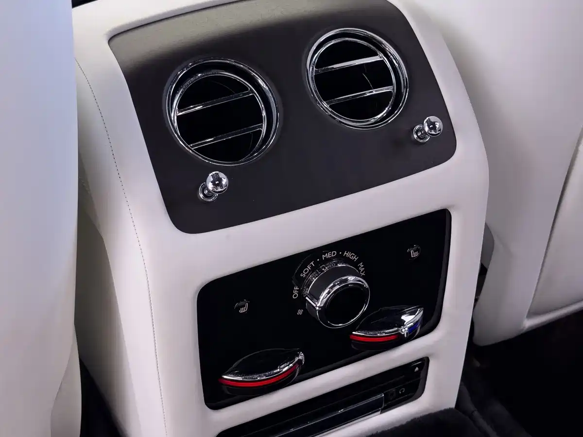 Фото 36 - Rolls-Royce Ghost