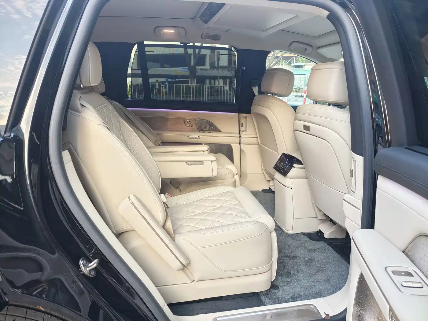 NIO ES8 2026 2025 Model 6-Seat Executive Luxury Edition