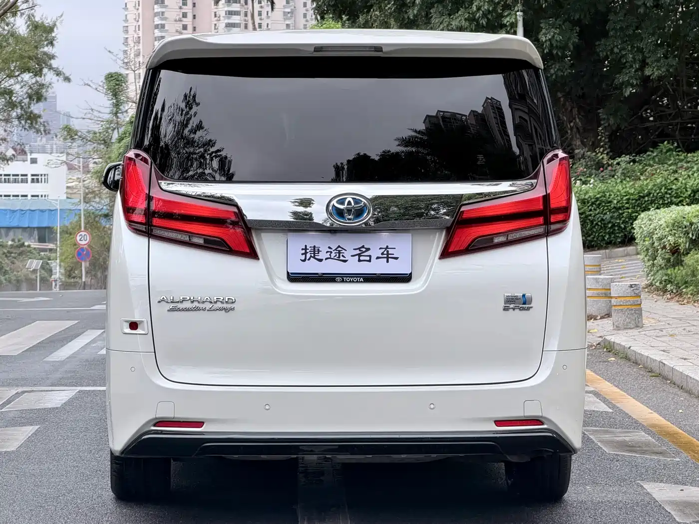 Toyota Alphard 2019 Hybrid 2.5L Premium Edition фото 4
