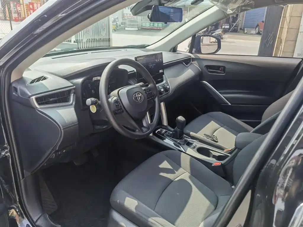 Toyota Corolla Cross 2024 Model 2.0L Pioneer Edition фото 17