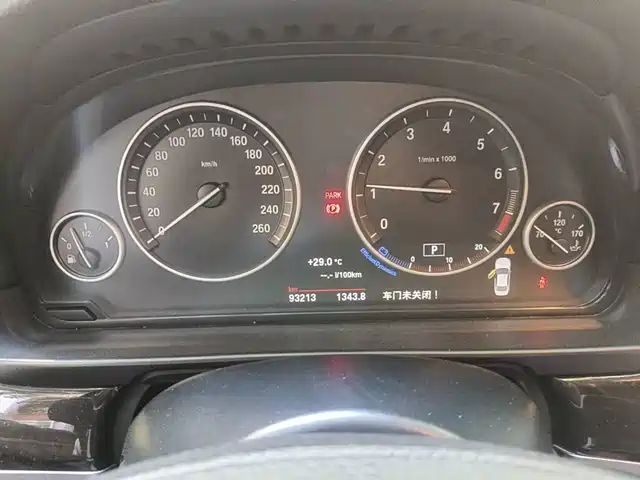 BMW 5 Series 2014 525Li Leading — фото 4