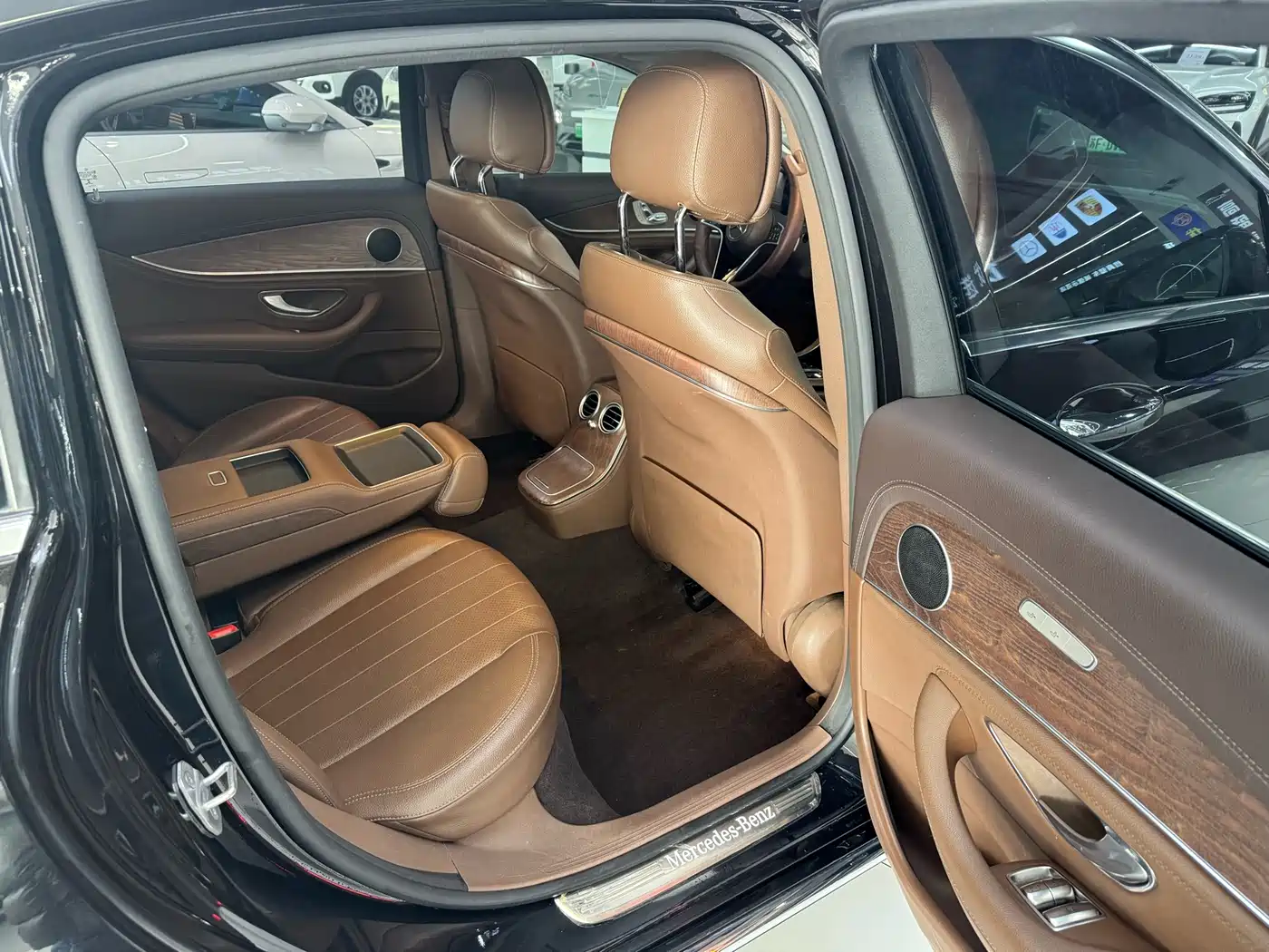 Mercedes-Benz E-Class 2021 E 300 L Fashion фото 15