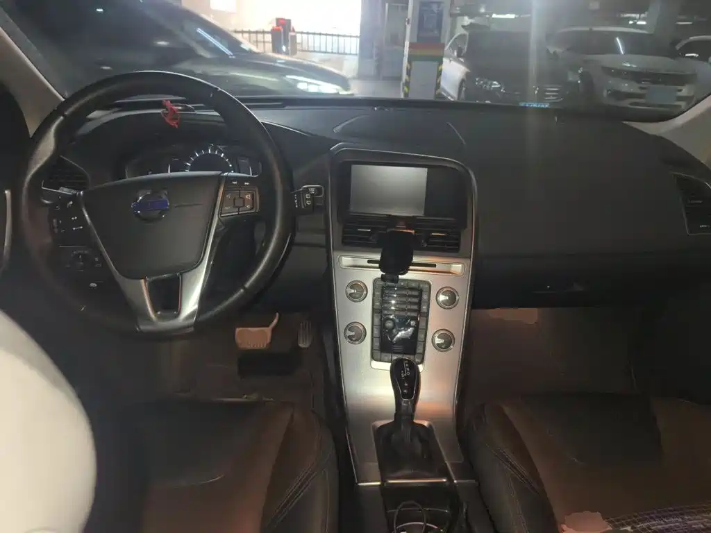 Photo 5 - Volvo XC60