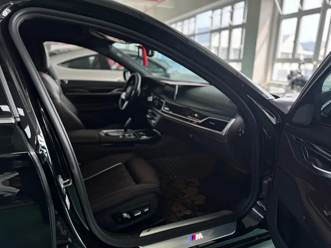 BMW 7 Series 2021 Model 730Li M Sport Package фото 6