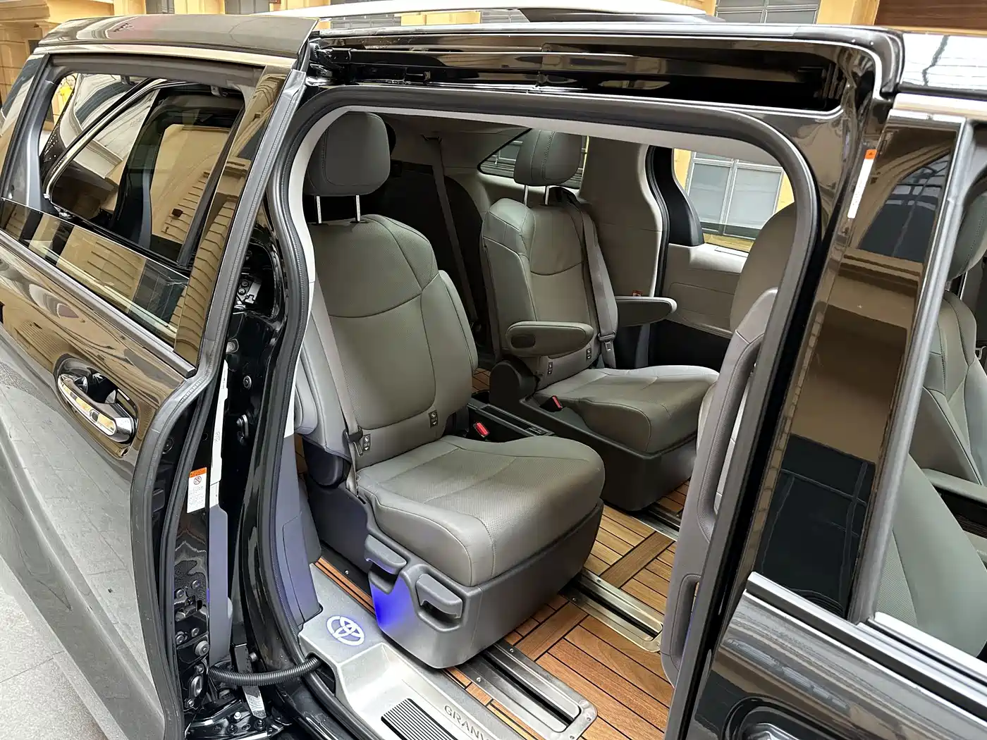Toyota Granvia 2023 2023 2.5L Hybrid Prestige PLUS Edition
