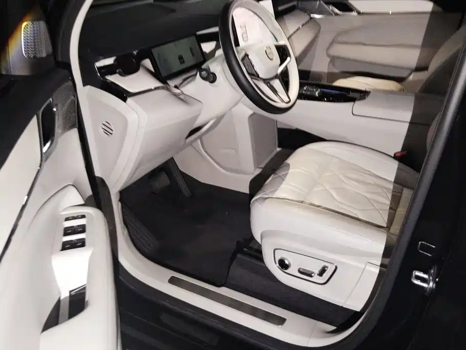 Volvo EM90 2024 2025 Ultra Six-Seater