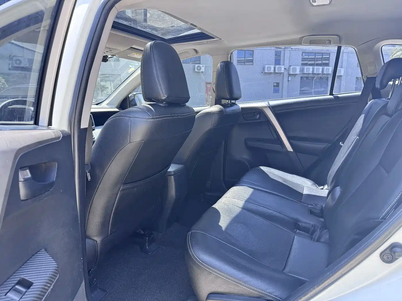 Toyota RAV4 Rongfang 2015 2.0L CVT 2WD Trend Edition фото 7