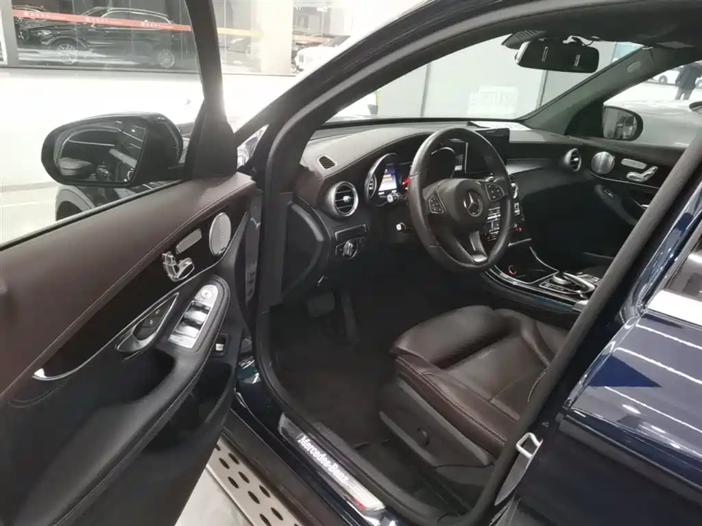 Mercedes-Benz GLC 2017 GLC 260 4MATIC Dynamic фото 16