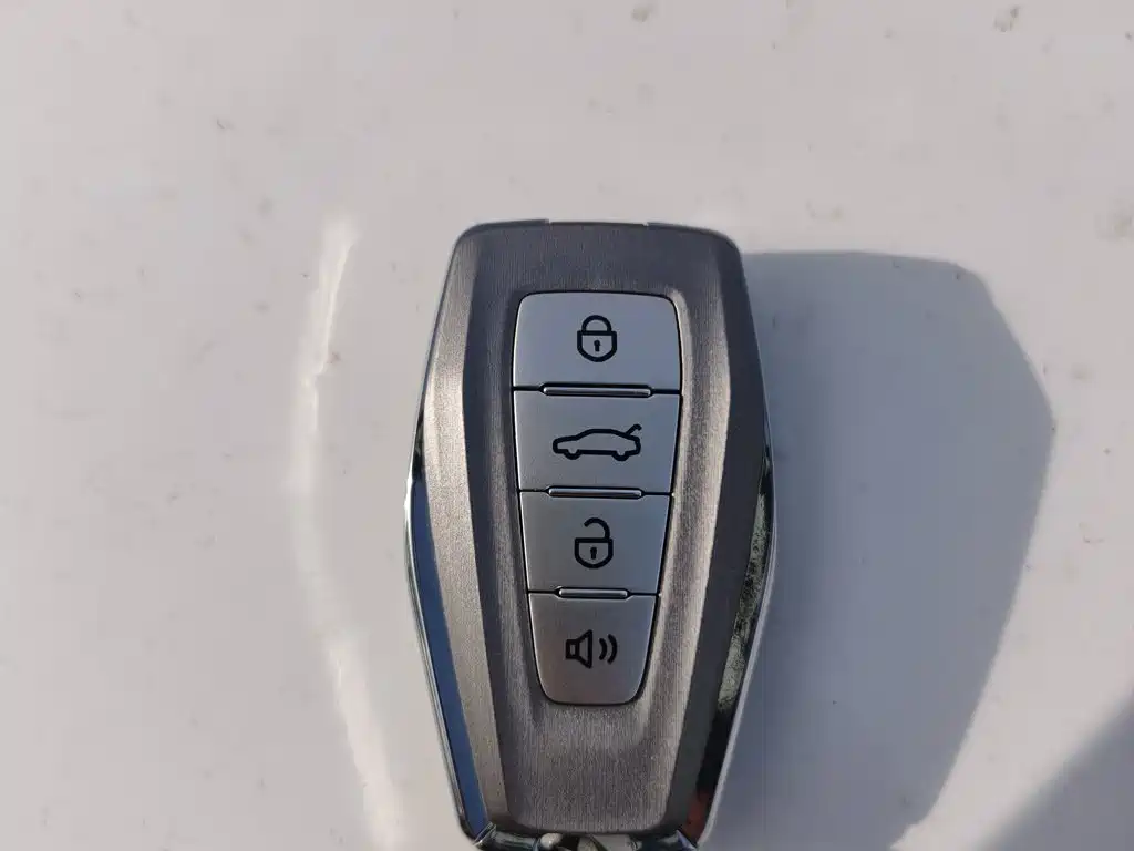 Фото 9 - Geely Geometry E Firefly