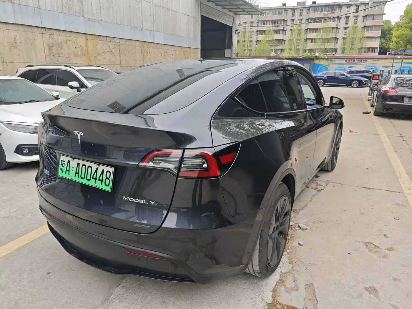 TESLA MODEL Y