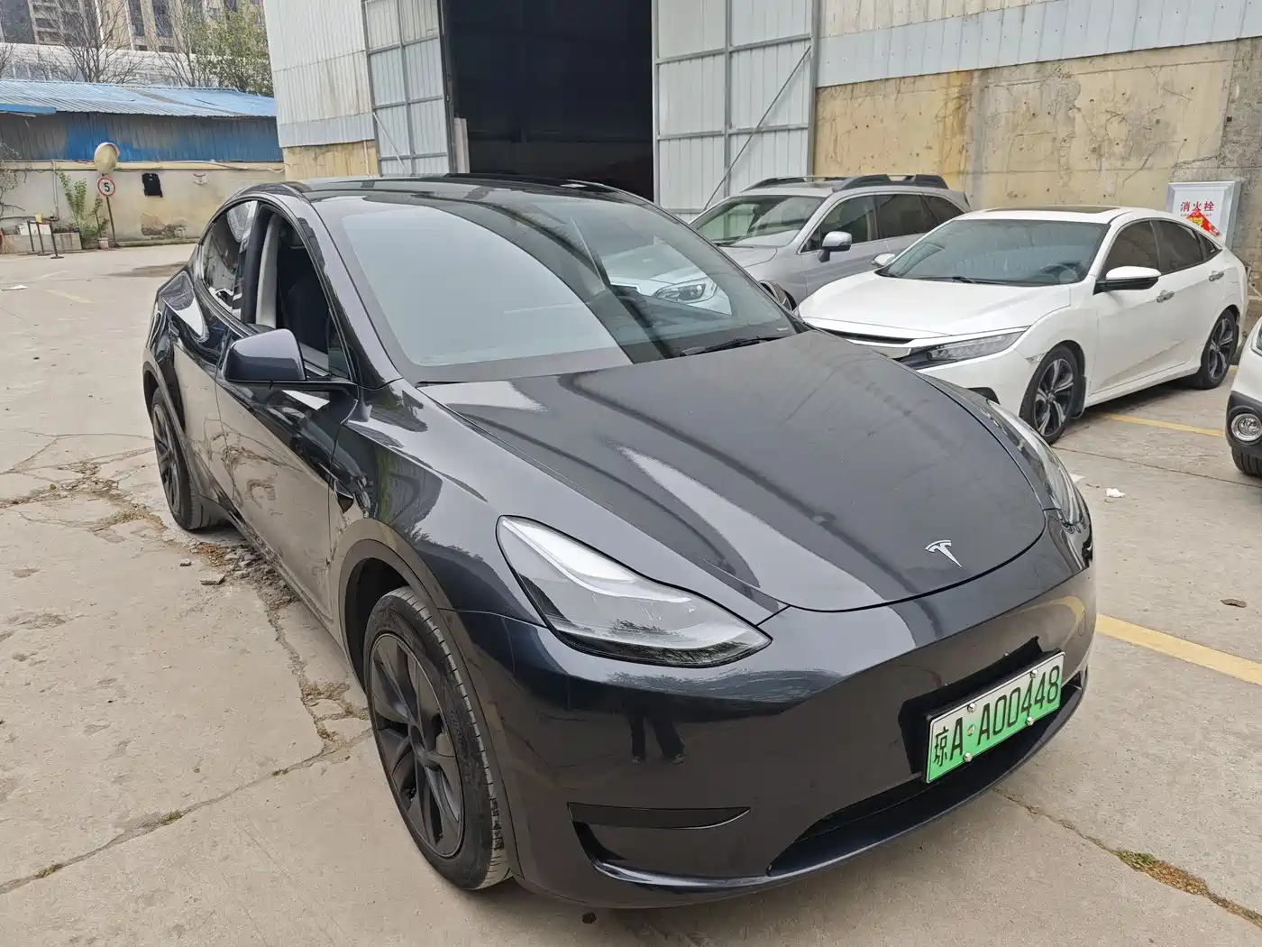 TESLA MODEL Y