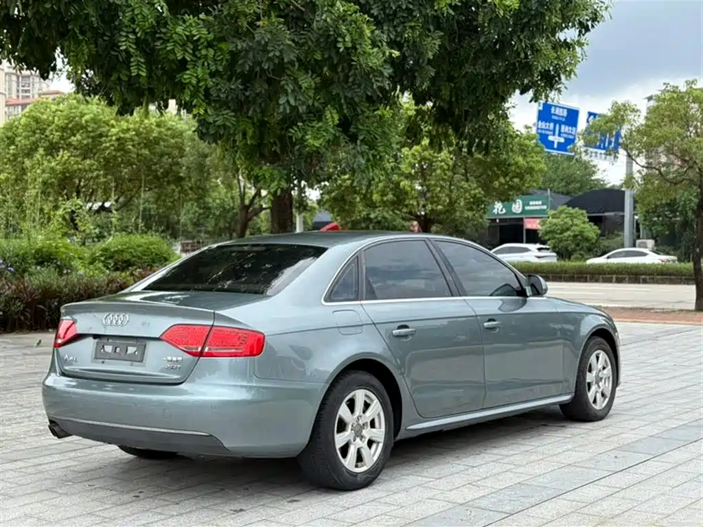 Audi A4L 2011 2.0 TFSI Luxury фото 9