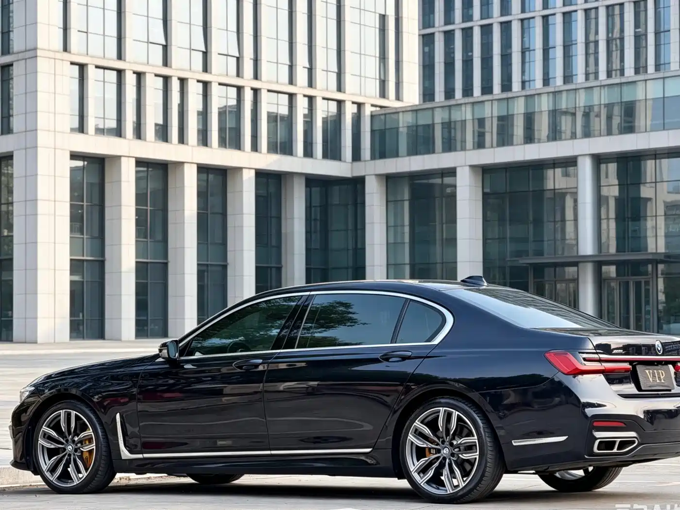 BMW 7 Series 2018 740Li xDrive Premium Type M Sport Package фото 9
