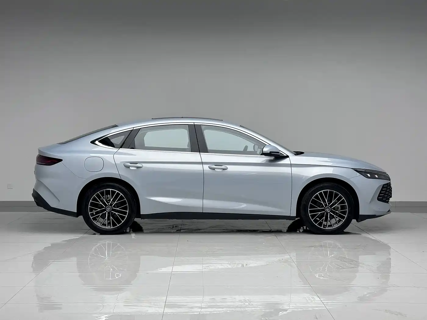 BYD Qin L 2024 2024 DM-i 120KM Excellence Model