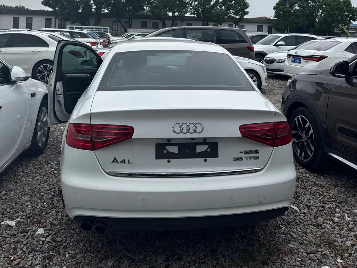 Photo 2 - Audi A4L