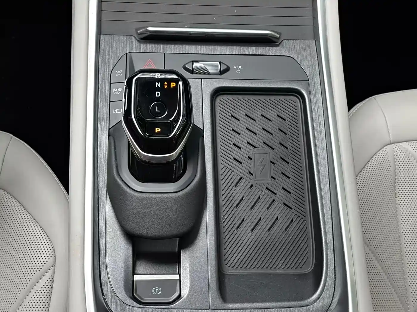Photo 13 - Ford Edge