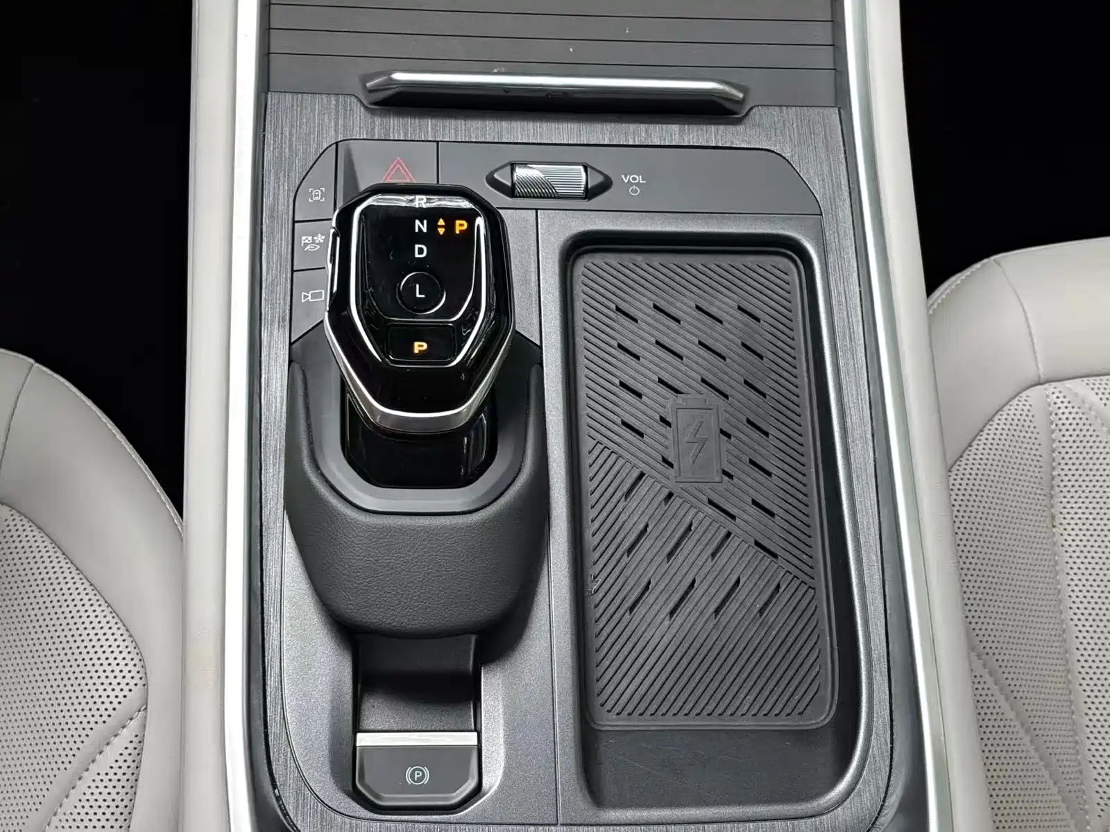 Фото 13 - Ford Edge