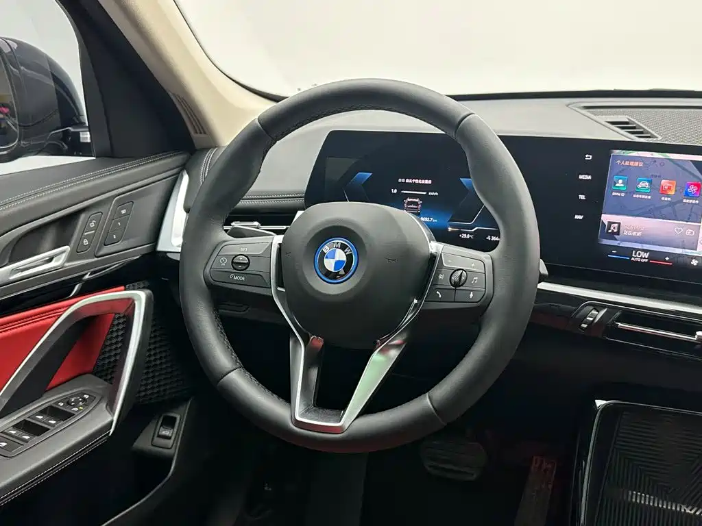 Photo 22 - BMW iX1