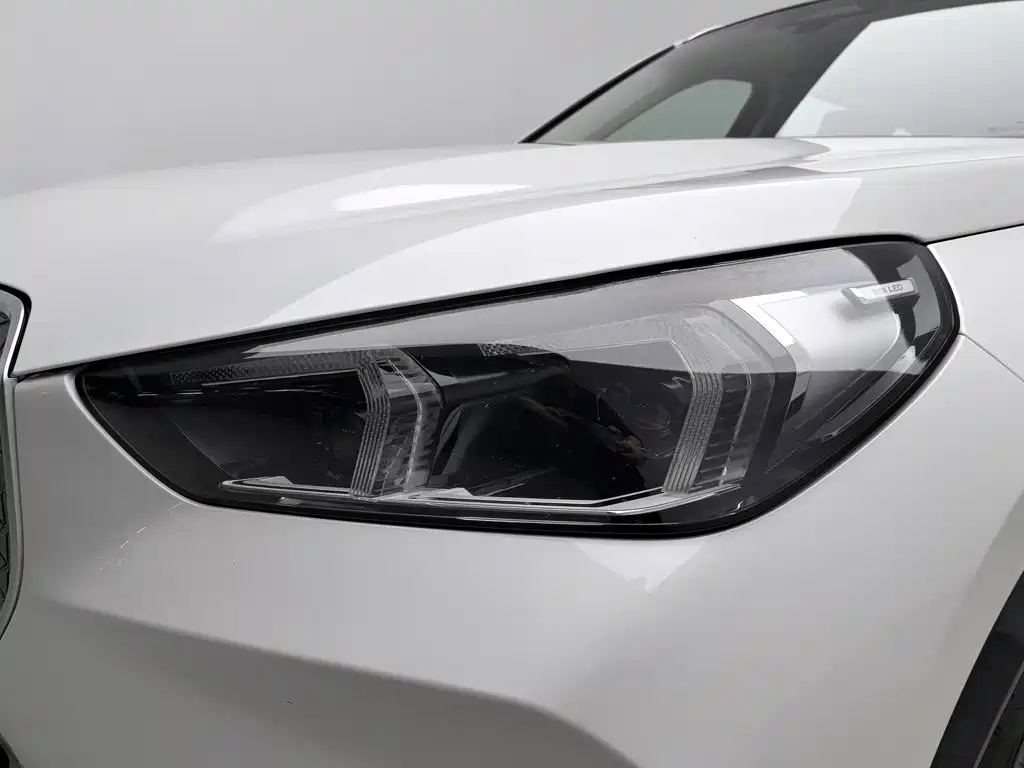 Photo 7 - BMW iX1