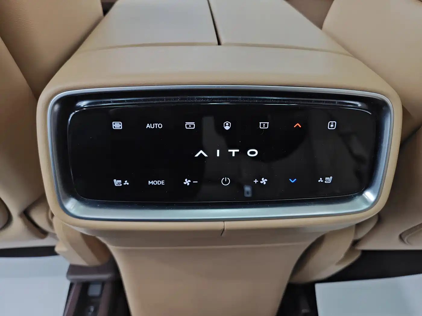 AITO Wenjie AITO M9 2024 Model Extended Range Ultra Edition 52kWh 5-Seater фото 25