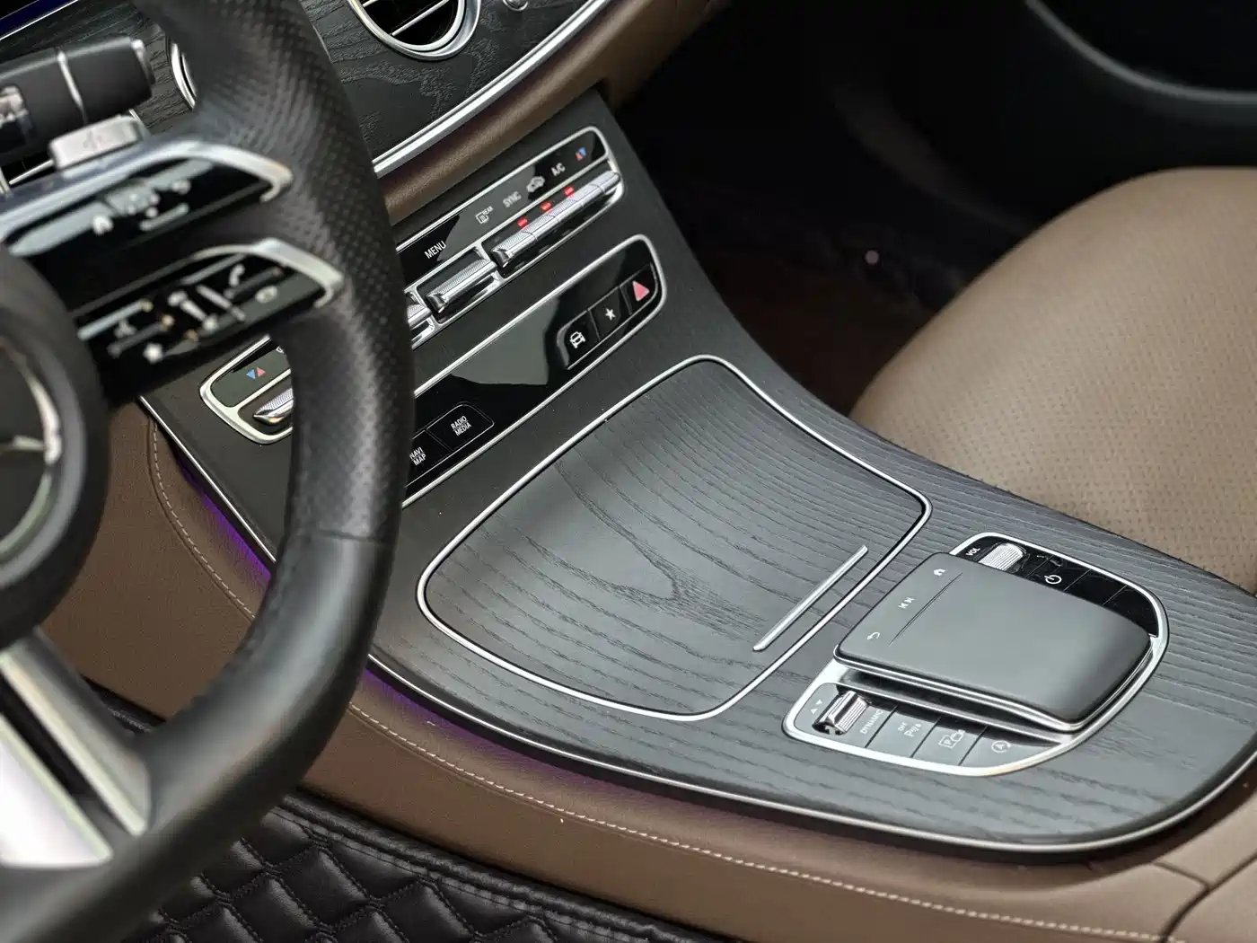 Mercedes-Benz E-Class 2023 E 300 L Sport Fashion фото 12