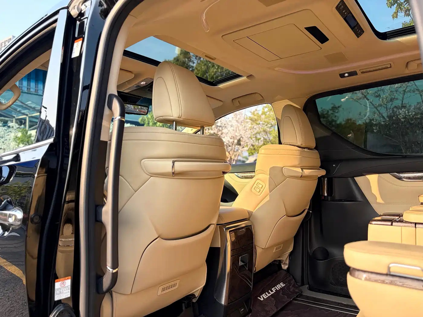 Toyota Vellfire 2021 Crown Hybrid 2.5L HV Supreme Edition фото 12
