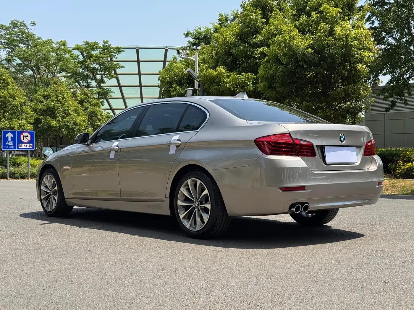 BMW 5 Series 2017 525Li Leading Edition фото 8