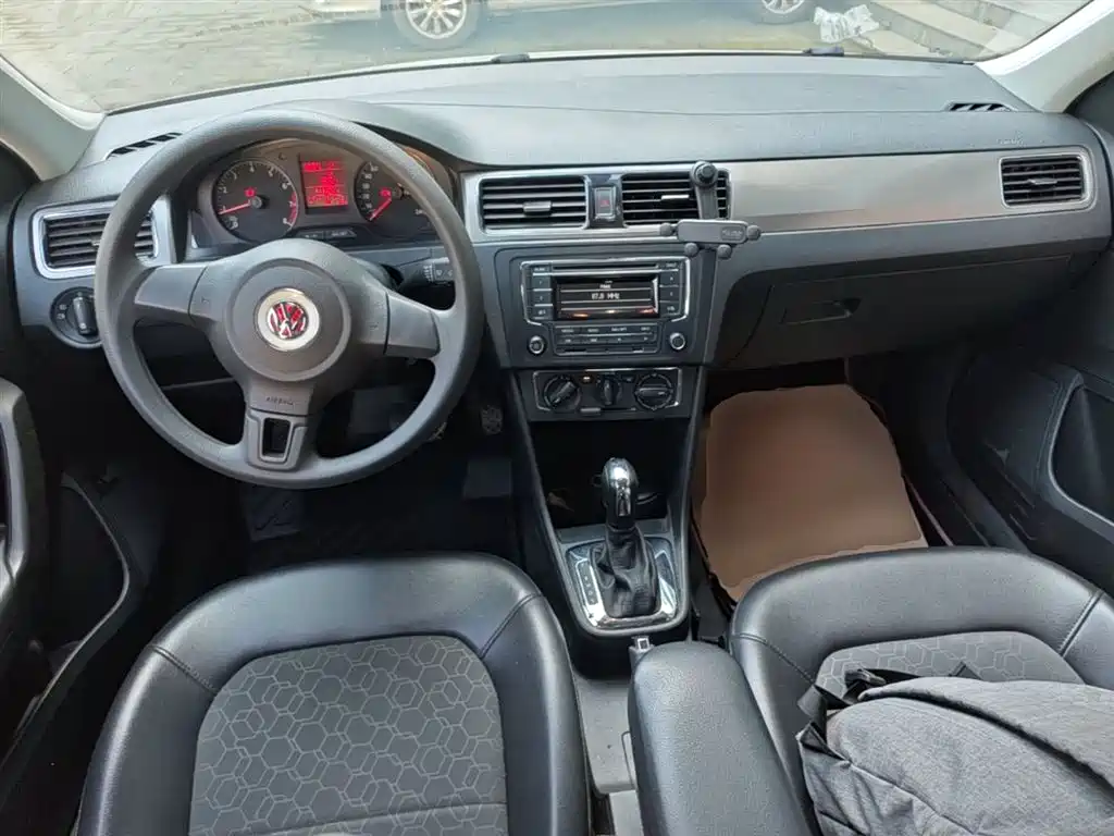 Volkswagen Santana 2015 1.6L Automatic Comfort Edition фото 10
