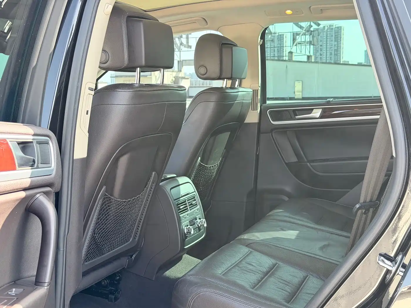 Volkswagen Touareg 2011 3.0TSI Luxury фото 16