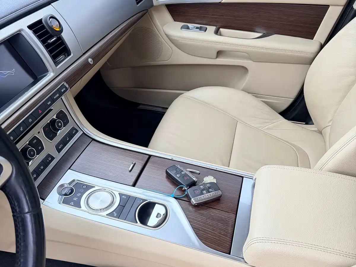 Jaguar XF 2015 2015 XF 2.0T Style Edition