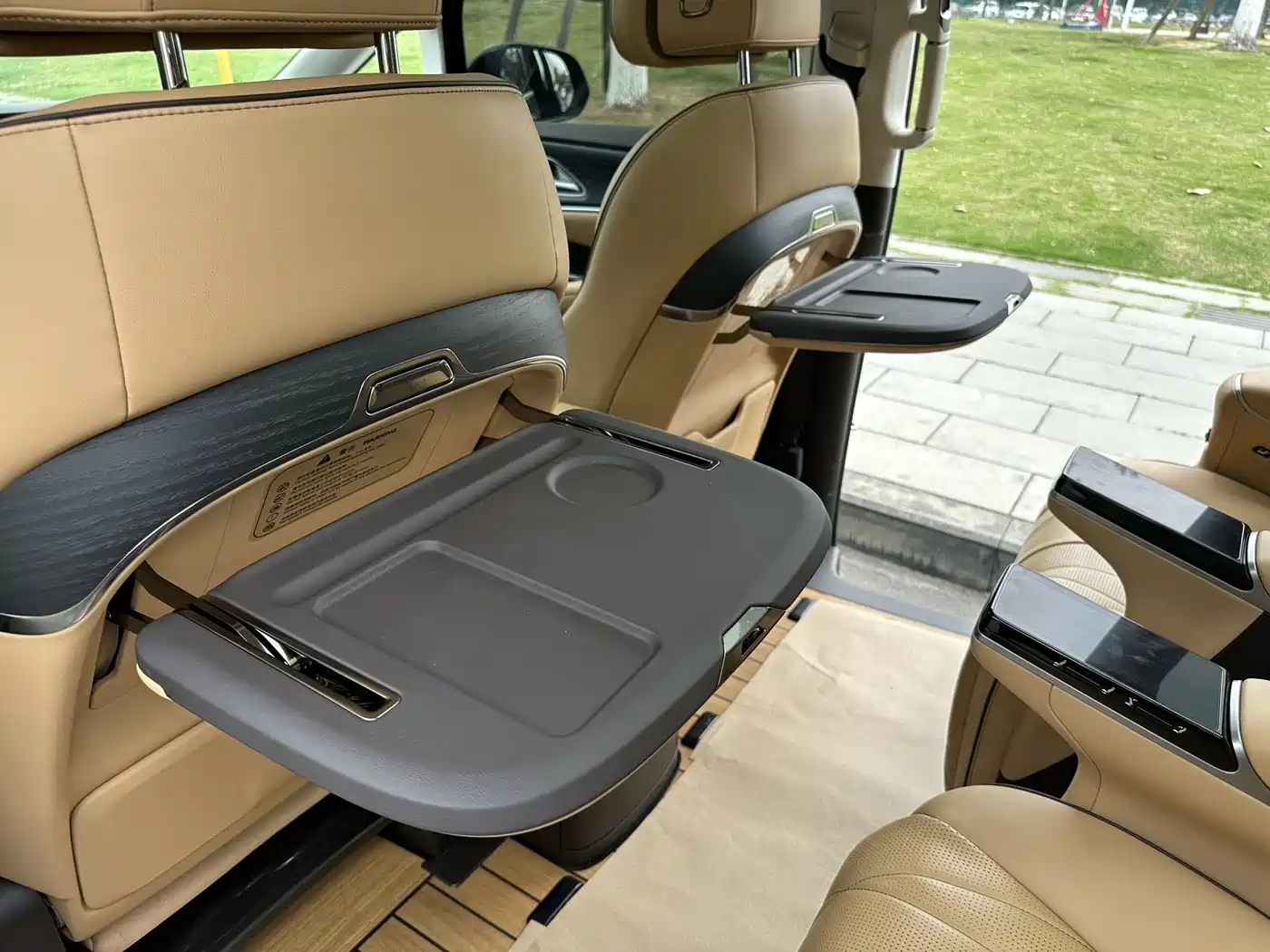Denza D9 2024 DM-i 980 AWD Prestige фото 11