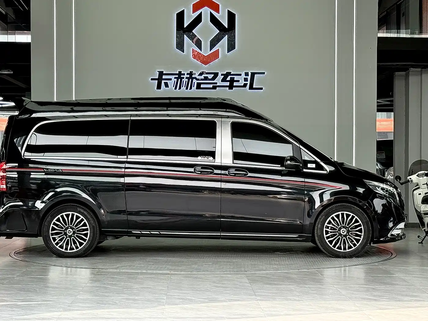 Mercedes-Benz V-Class 2021 V 260 L Long Wheelbase Luxury Edition фото 5