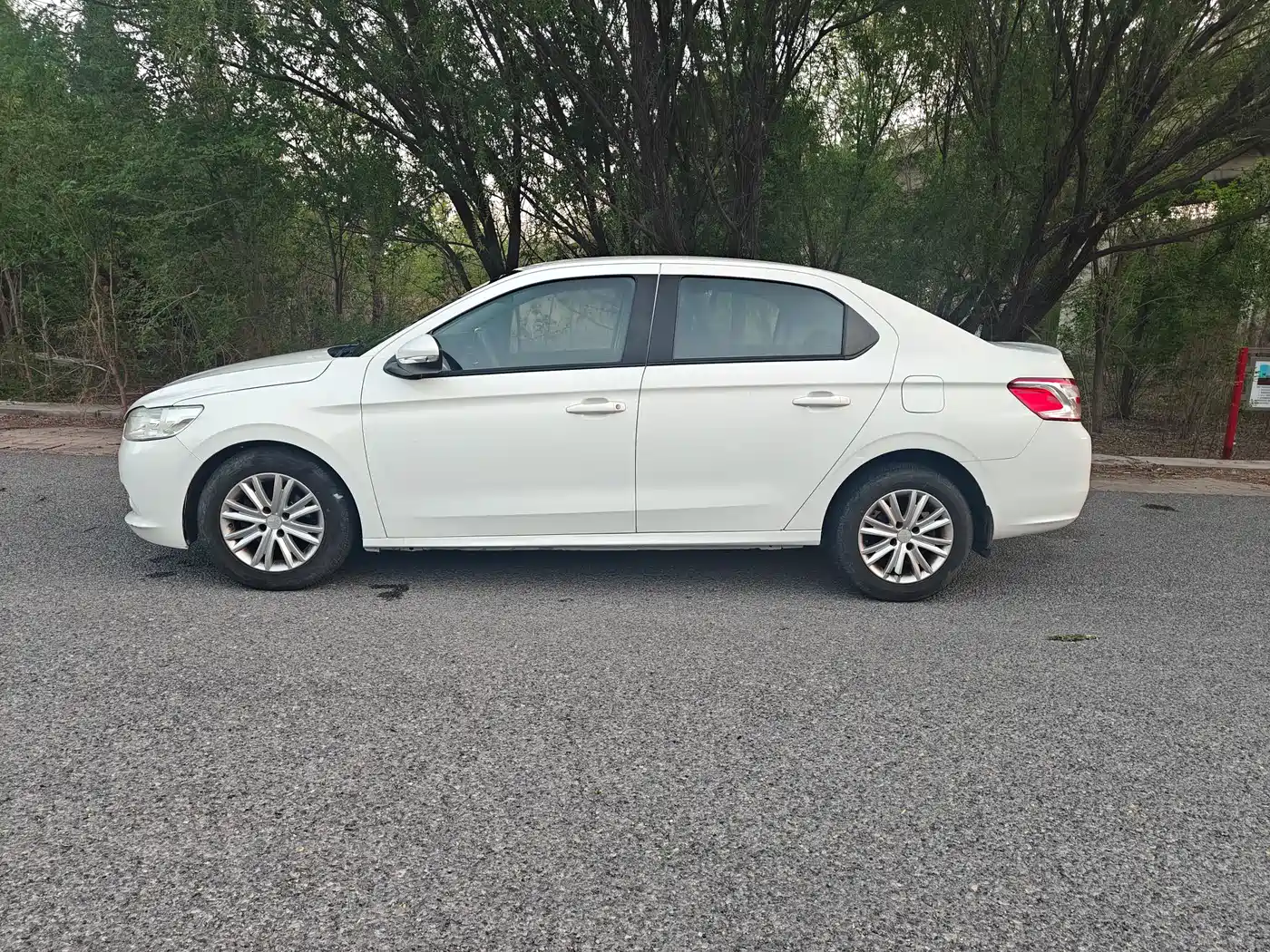 Peugeot 301 2016 1.6L Auto Comfort Edition фото 10