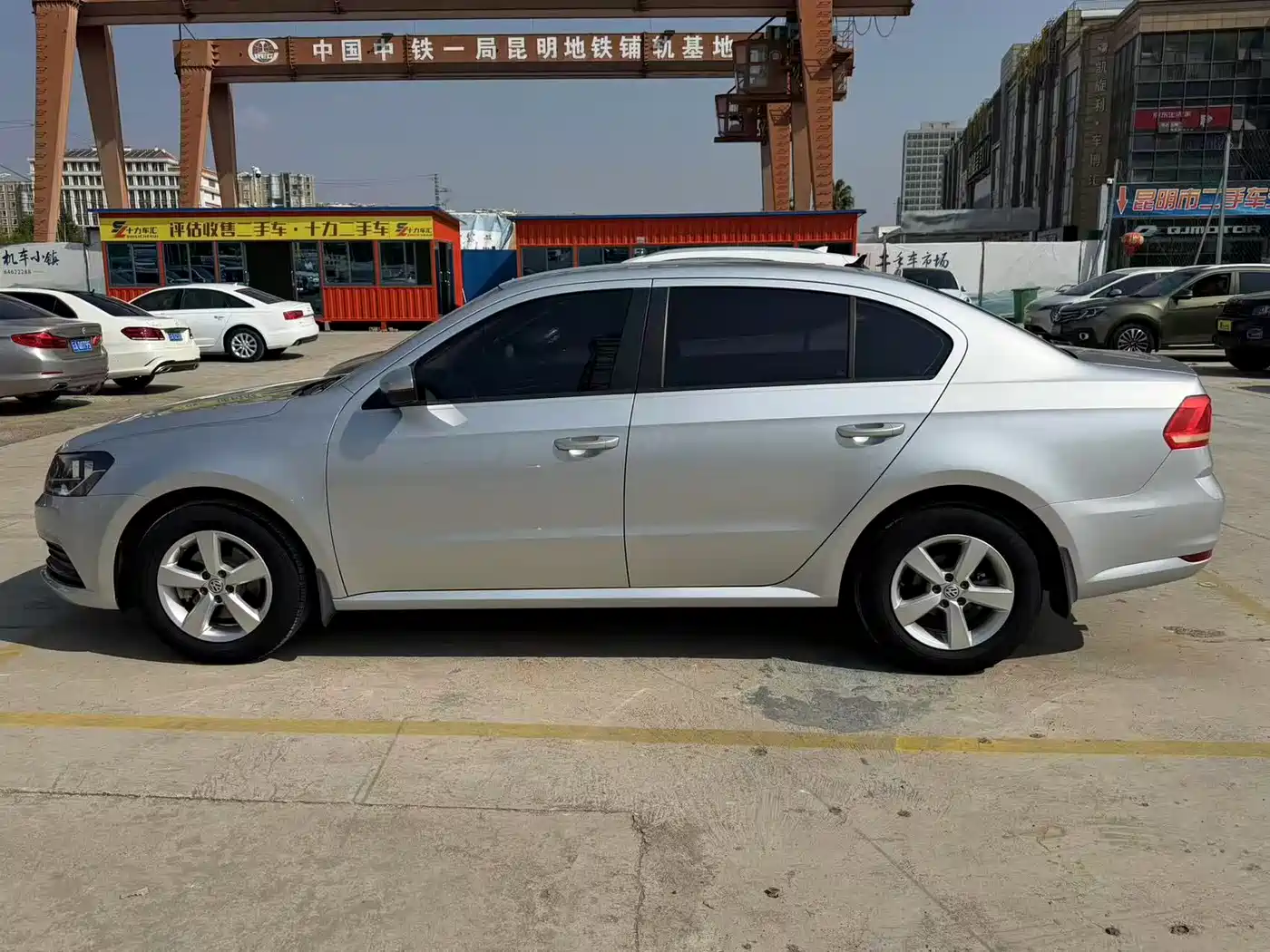 Volkswagen Lavida 2015 1.6L Manual Trend Edition фото 7
