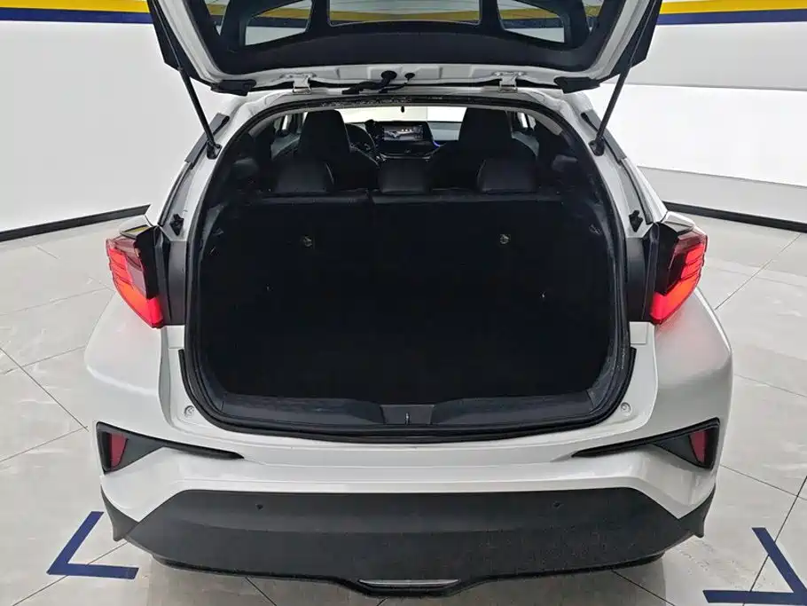 Toyota C-HR 2024 2023 Model 2.0L Luxury Edition