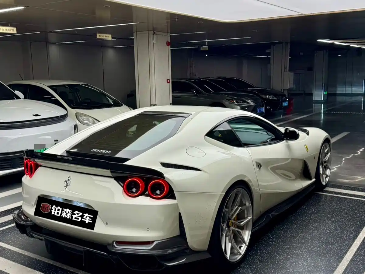 Ferrari 812 2018 2017 6.5L Superfast