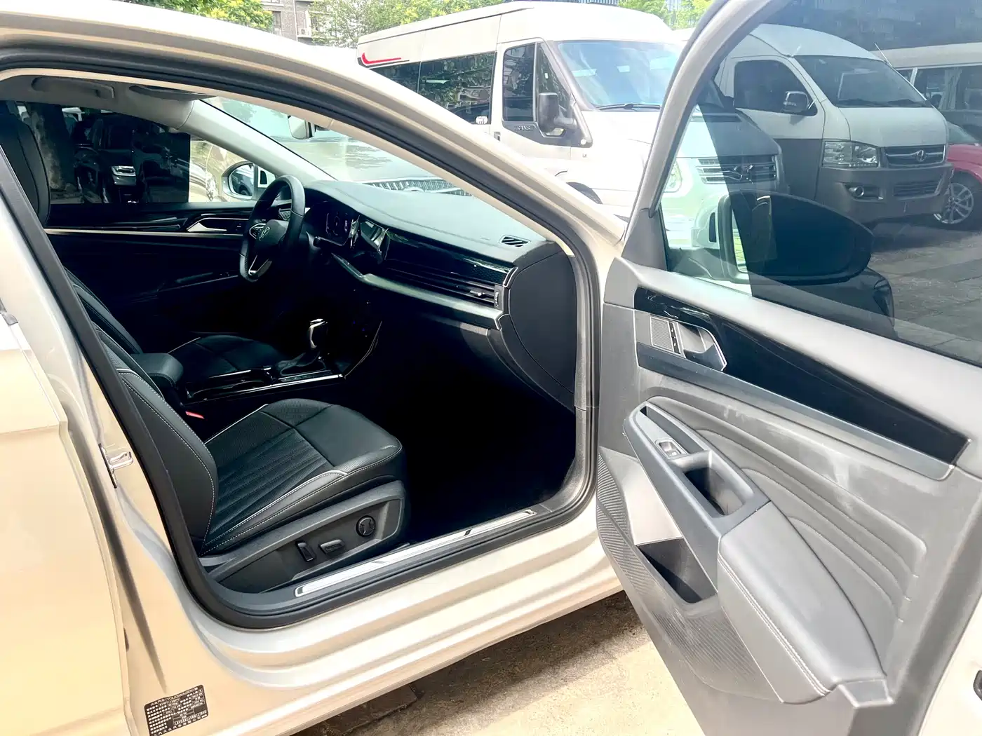Volkswagen Passat New Energy 2022 430PHEV Hybrid Luxury Edition фото 21