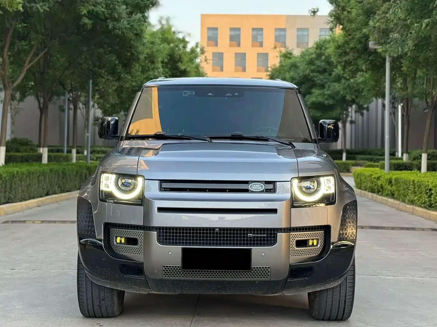 Land Rover Defender 2023 Model 110 3.0T P400 X-DYNAMIC HSE фото 3