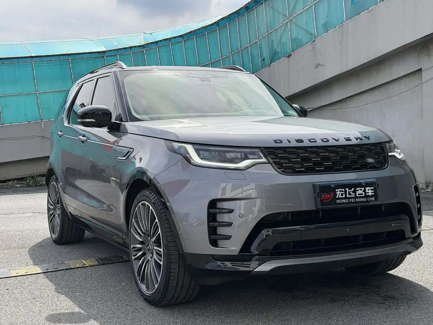Land Rover Discovery 2023 Facelift 360PS R-Dynamic SE фото 3