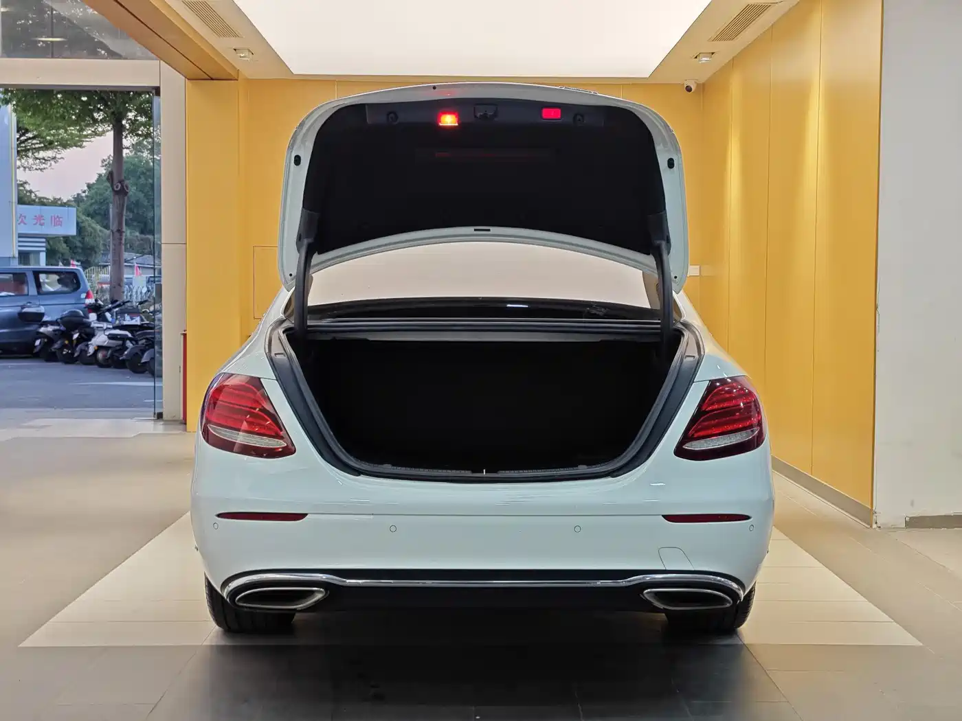 Mercedes-Benz E-Class 2016 E 300 L Fashion Type фото 29