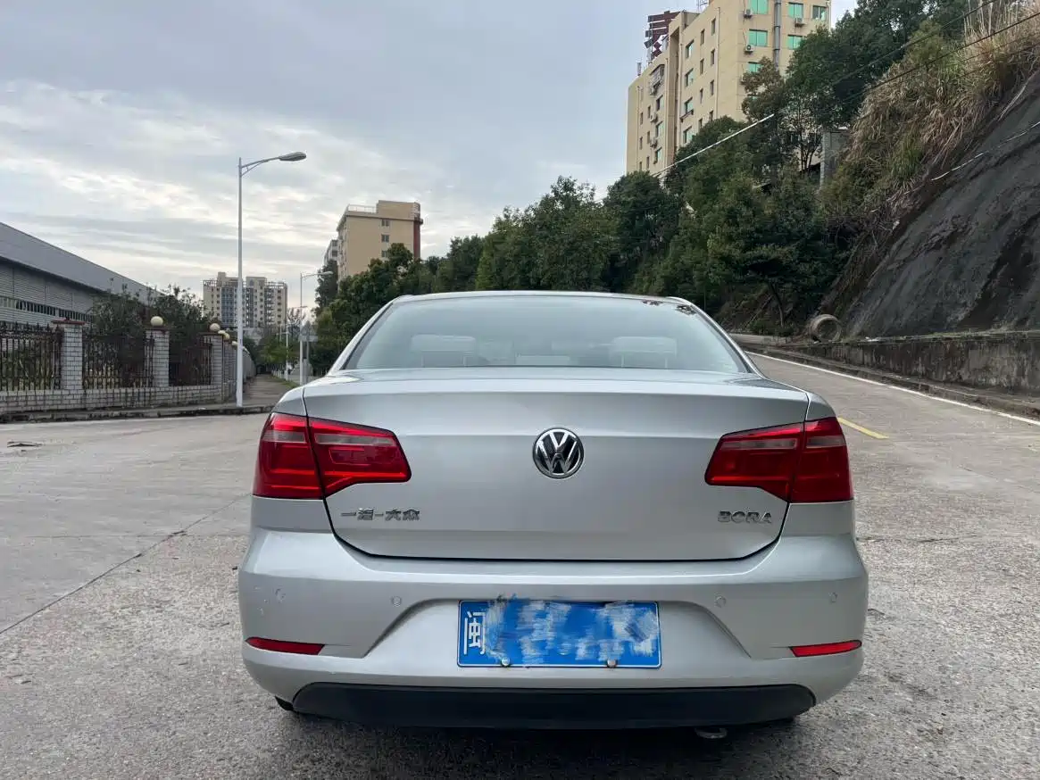 Volkswagen Bora 2013 1.6L Automatic Comfort Model фото 5