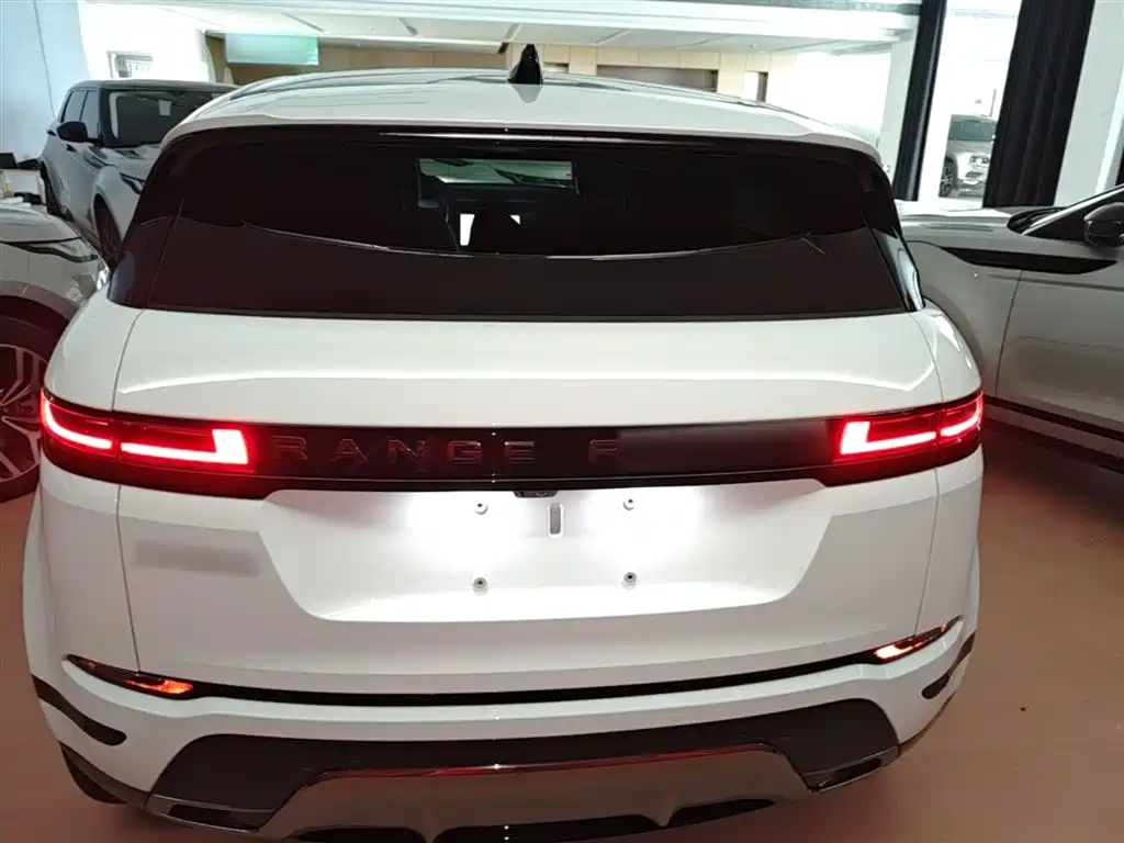 Land Rover Range Rover Evoque 2024 Range Rover Evoque L 249PS Light Master Edition фото 6