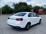 Фото 7 - Geely Emgrand