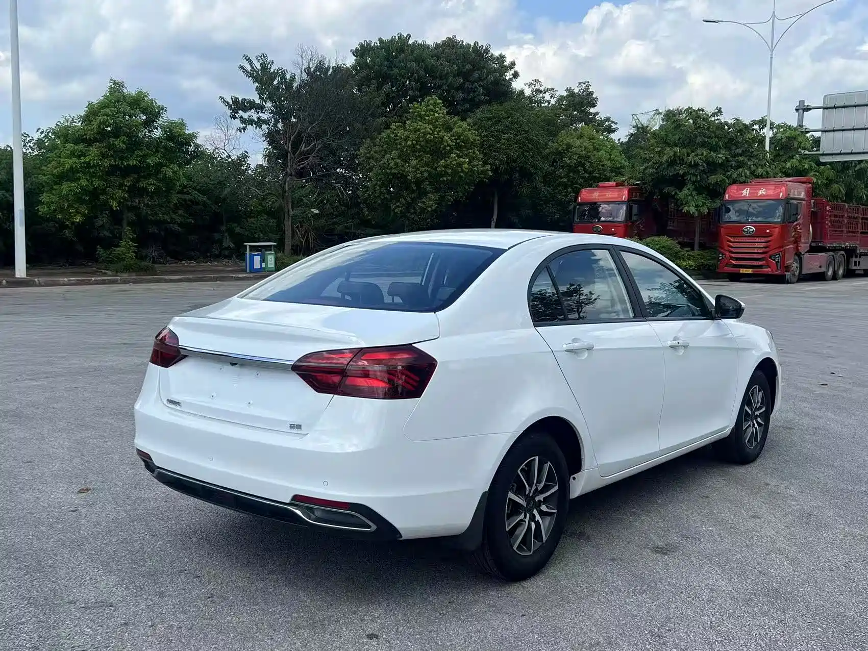 Фото 7 - Geely Emgrand